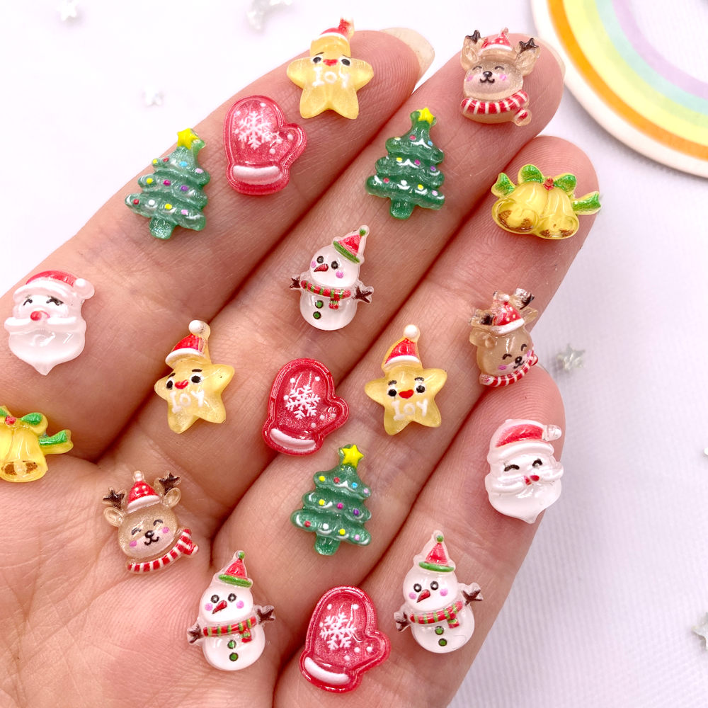Art Craft Christmas Tree - 50ชิ้นเรซินมินิตุ๊กตาหิมะต้นคริสต์มาสสีสันสดใสพลอยเทียมแบบด้านหลังเรียบซานตาคลอสกวางดาวรูปแกะสลักเล็บสมุดภาพประดิษฐ์แบบทำมือ